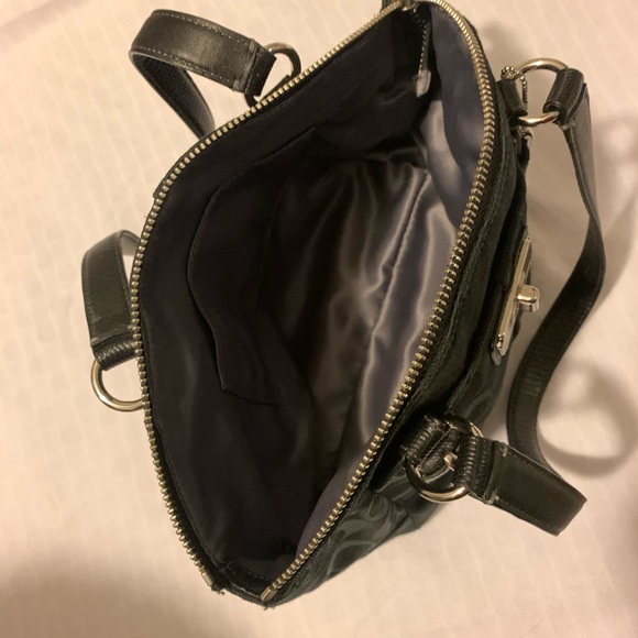 Small black coach hand bag - Picture 3 of 4